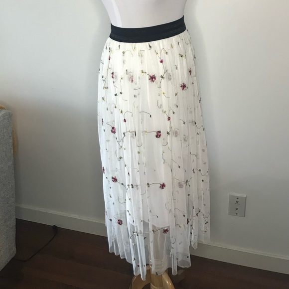 Romantic soft tulle floral and lace midi skirt - Picture 2 of 4